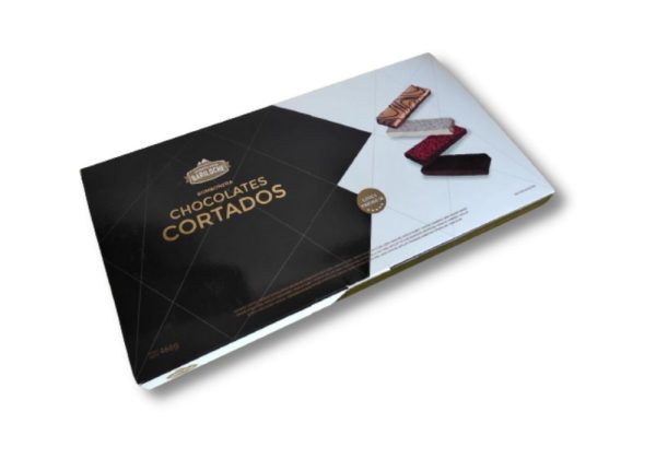 Caja de cartulina sin visor con impresión full color laminada.